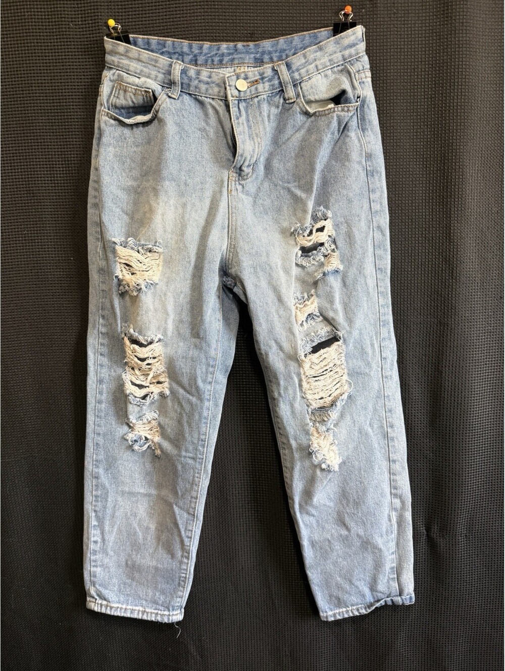 Women’s Distressed Mom Jeans Light Wash Denim High Rise Size 30x27 Ankle